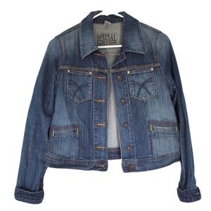 Classic jean jacket w/ pockets